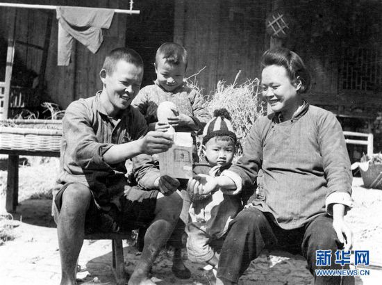 新中国峥嵘岁月｜废除封建土地制度”